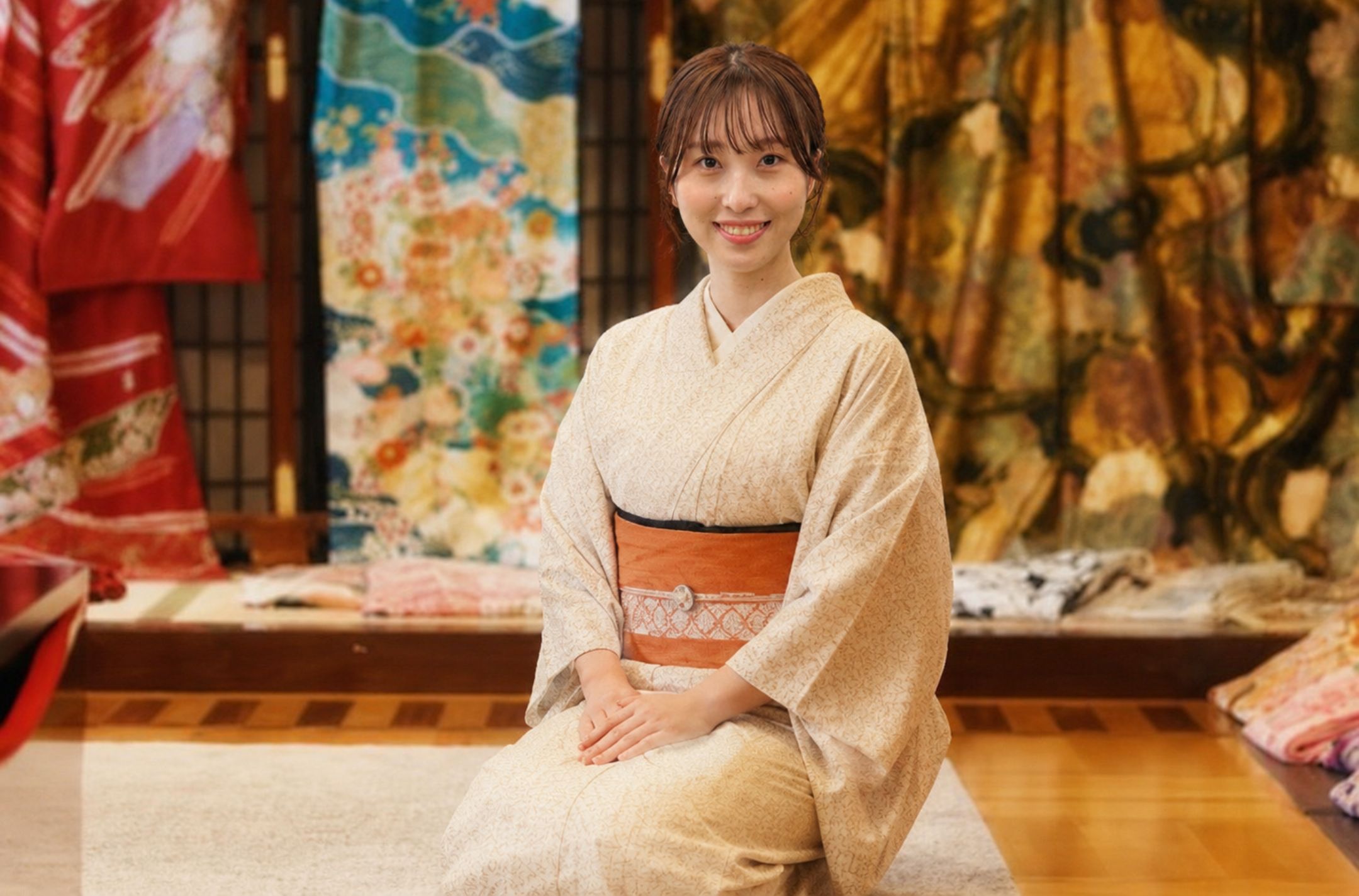 一蔵スタッフの業務風景や振袖の写真